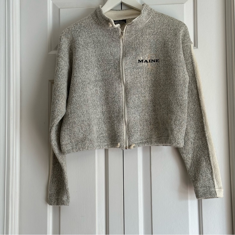 Exist Sports line Girls knit top Sz Large-XL EUC Maine Logo Grey & White